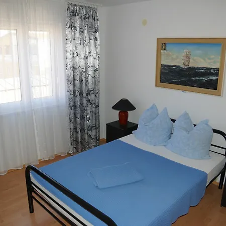 Hrgovcic Apartment Vir